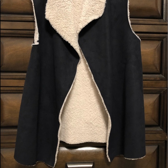 Madison & Lola Women Vest - Picture 2 of 10